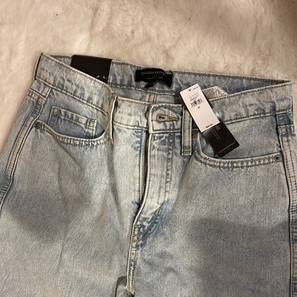 Banana Republic straight leg high-waisted light wash jeans. Size 4 / 27. - Picture 2 of 3